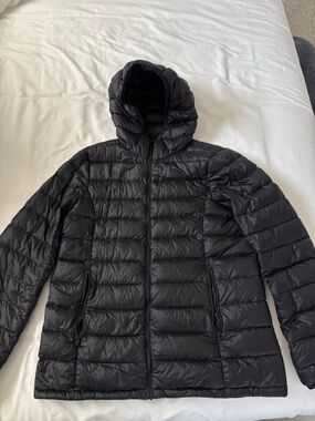 Babaton women’s  Black Hooded Lightweight Puffer Jacket